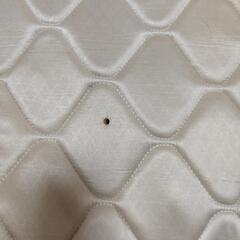 ✫✫最終値下げ✫✫。引き取り限定　クイーンサイズベッド(マットレス付き)