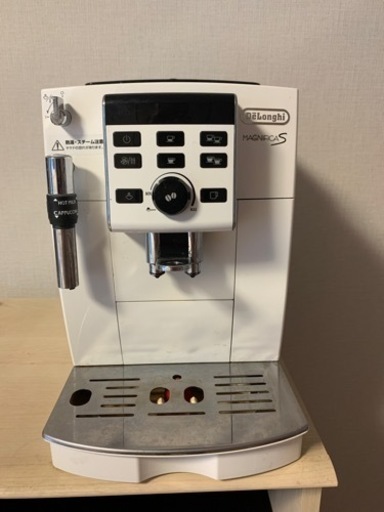 最終値下げ美品デロンギ DeLonghi全自動コーヒーマシン マグニフィカS ホワイト ECAM23120WN