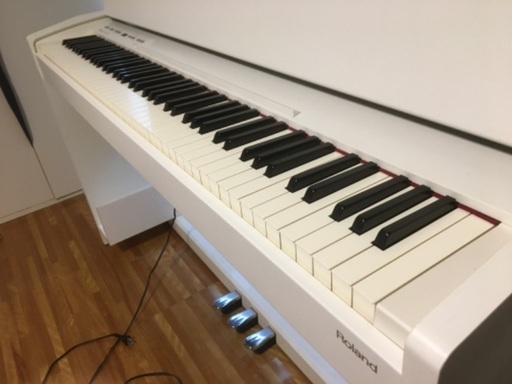 【8/10まで】 Roland F-130R 電子ピアノ(ホワイト)送料込み 美品 Roland ローランド 電子ピアノ F-130R スリム＆スタイリッシュ
