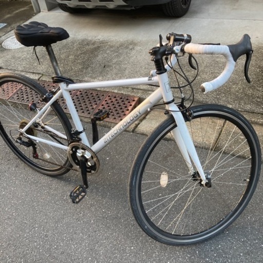 21TECHNOLOGYのロードバイクです。先日中古で18,000で購入しましたが必要無くなりましたのでお譲り致します。