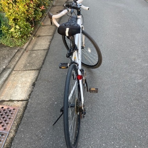21TECHNOLOGYのロードバイクです。先日中古で18,000で購入しましたが必要無くなりましたのでお譲り致します。