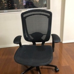 腰の痛くならない仕事用の椅子です。