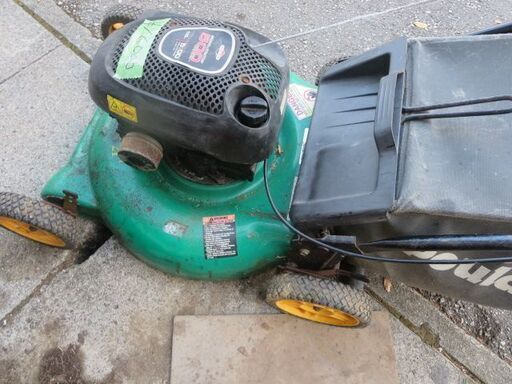 POULAN 芝刈り機5．5馬力バケット付き