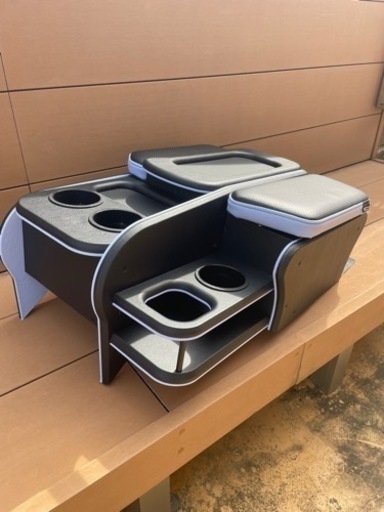 ハイエース　センターコンソール