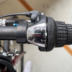 今なら付属品付き❗️クロスバイク　レッド【タイヤサイズ】700×32c 