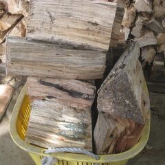 広葉樹薪、ケヤキ、樫、２５ｃｍ前後のコロ薪、乾燥済、重さ30kg...
