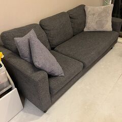 ベーシックスタイルのカウチソファ