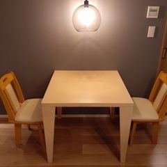 値下げ　ダイニングテーブル　&    イス2脚