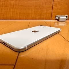 美品】iPhone SE2 64GB ホワイト バッテリー95% SIMロック解除済み