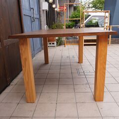 KASHIWA(柏木工)のウォールナットとオーク材使用した耳付きダイニング