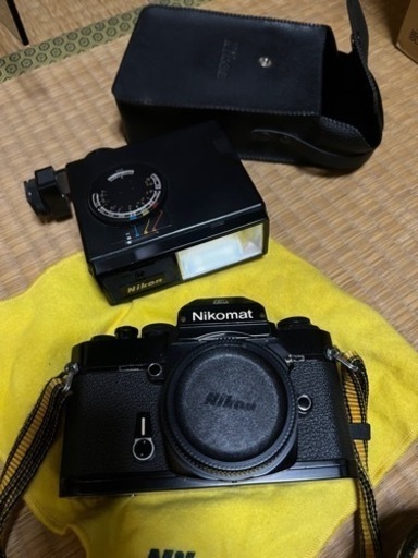 ニコマットのカメラ本体と、フラッシュです。レンズ無です。値引きしました。