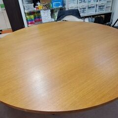 Cassina ダイニングテーブル（180cm × 180cm）