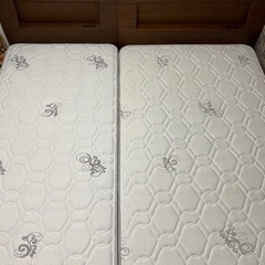 【再出品】シモンズマットレスとベッドフレームセット(シングル&セミダブル)