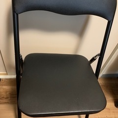 パイプ椅子　黒