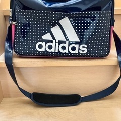 adidasのスポーツバック