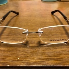 BVLGARIのオシャレなメガネ