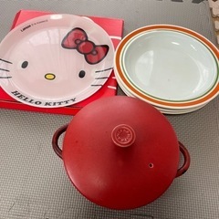 キティちゃんの皿＆赤い鍋＆お皿3枚