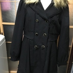 黒のフェミニンキルティングコート