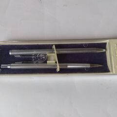 【未使用中古品】Qreatman製　銀色シャープペン１種とポール...