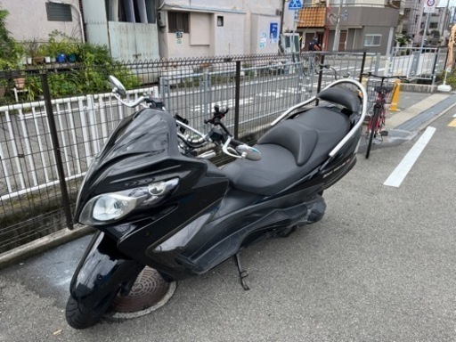 流行りの改造ビッグスクーター - バイク