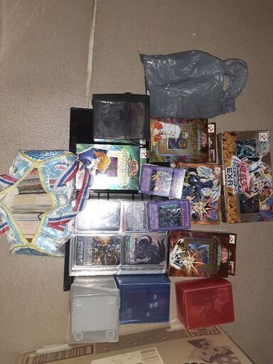 遊戯王とヴァンガードのカード