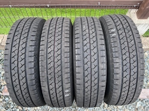 195/80R15 107/105Lブリヂストン ブリザック VL-1 スタッドレス 溝あり