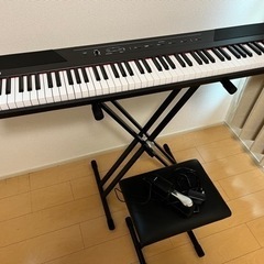 電子ピアノ　88鍵盤　イス、ペダル付き