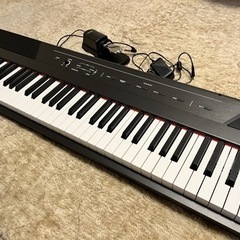 電子ピアノ　88鍵盤　イス、ペダル付き