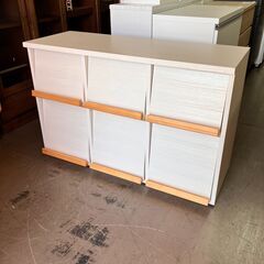 未使用訳あり　幅110　脚付きマガジンラック　ナチュラル　ホワイト　天然木脚　本棚 ブックシェルフ コミックラック コミック収納 収納棚