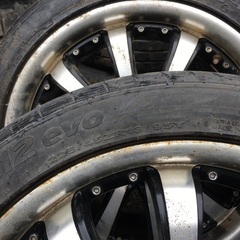 中古タイヤとアルミホイール