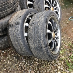 中古タイヤとアルミホイール