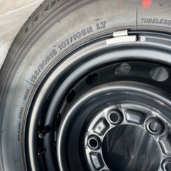 ハイエース　未使用タイヤ4本セット