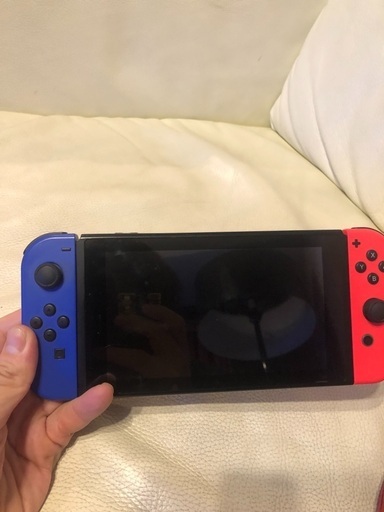 任天堂スイッチ本体とジョイコン1本おまけ付き