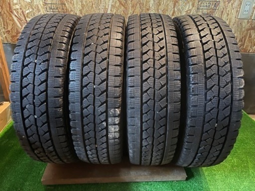 車のパーツ BS 215 70 17.5 LT バリ山 2019年製造