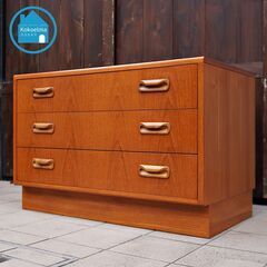 イギリスアンティーク E.GOMME社 G-plan(ジープラン) Fresco(フレスコ)シリーズ チーク材 3段チェストです。北欧スタイルの優しいデザインが魅力のヴィンテージ収納です♪CJ131