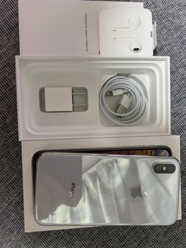iPhone Xs シルバー64GB ですがまだまだ使えます！