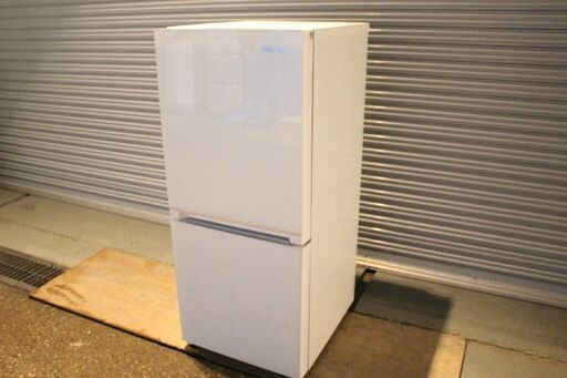 【今だけ！年末セール12/15まで！】T443)【高年式・良品】 Hisense 冷蔵庫 HR-G13B-W 単身用 134L ホワイト 2021年製 ガラス扉 ミラー ハイセンス 2ドア 右開き 冷蔵 冷凍 コンパクト