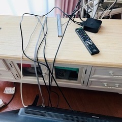 脚折れたテレビ台