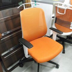 オレンジ事務椅子