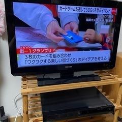 テレビ、レコーダー、ラックの3点セット