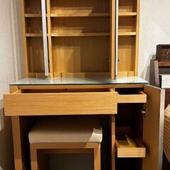 ACTUS（アクタス）のコンセント付ドレッサー＆スツールセット