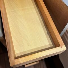 ACTUS（アクタス）のコンセント付ドレッサー＆スツールセット