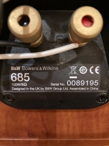B&W 685 スピーカー ペア、スタンド、コード付き B&W 685 スピーカー ペア、スタンド、コード付き