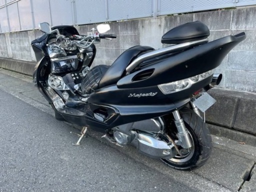 マットブラックカラー‼︎ 【YAMAHA マジェスティ】スピーカー４発付き‼︎