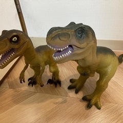 恐竜 2体 全長50cm程度