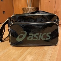 asics エナメルバッグ