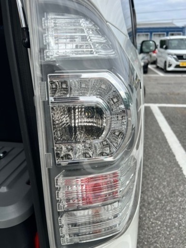 70後期型　ヴォクシーテールランプ　右　球切れなし
