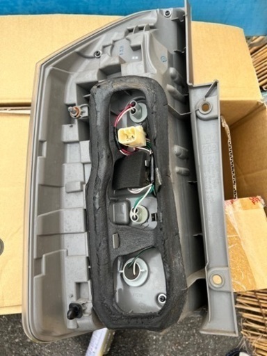 70後期型　ヴォクシーテールランプ　右　球切れなし
