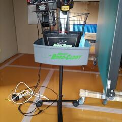 再値引きしました　三英製卓球マシン、専用架台セット品