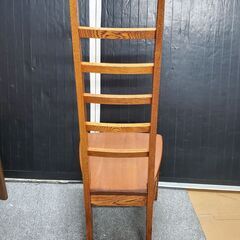 ラダーバックチェア